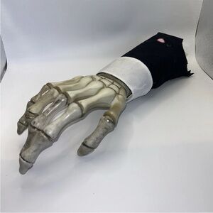 Gemmy walking crawling Skeleton Hand Prop with Black and White Sleeve